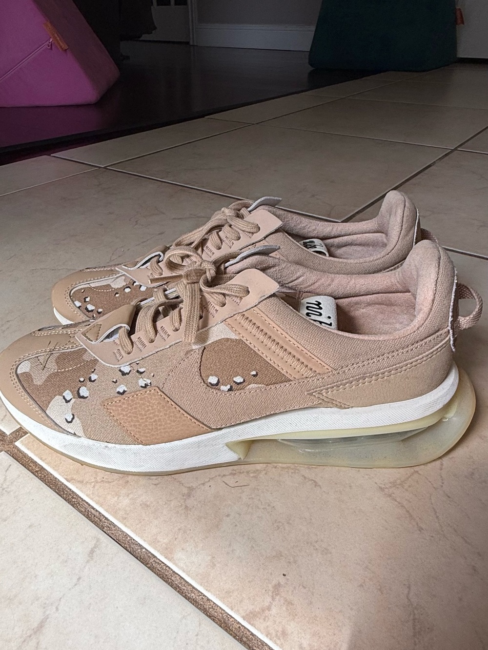 Beige Women's Running Sneakers with Subtle Pattern Nike, like brand new!! - Picture 5 of 7